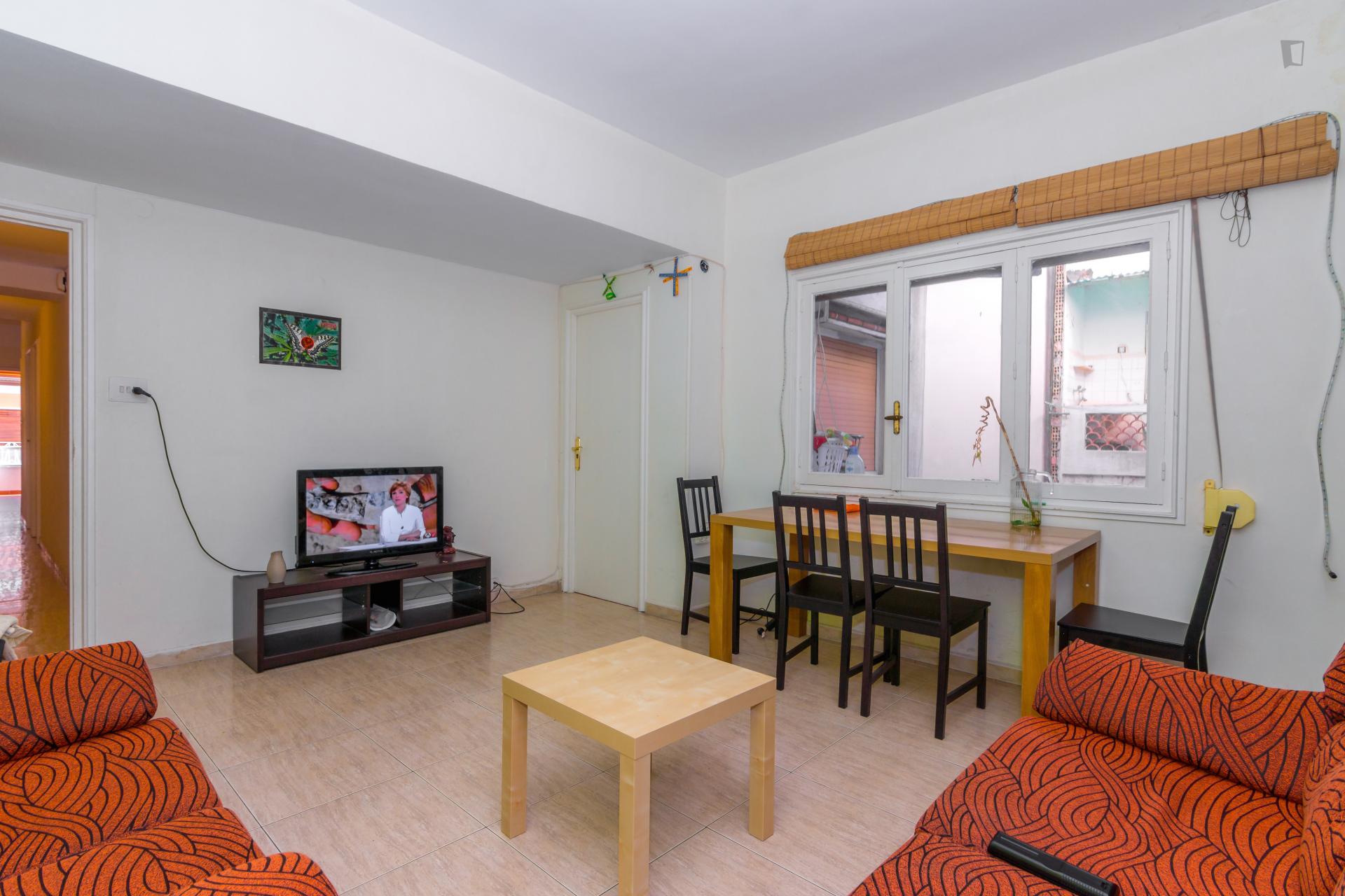 Bright double bedroom near Parc del Tossal