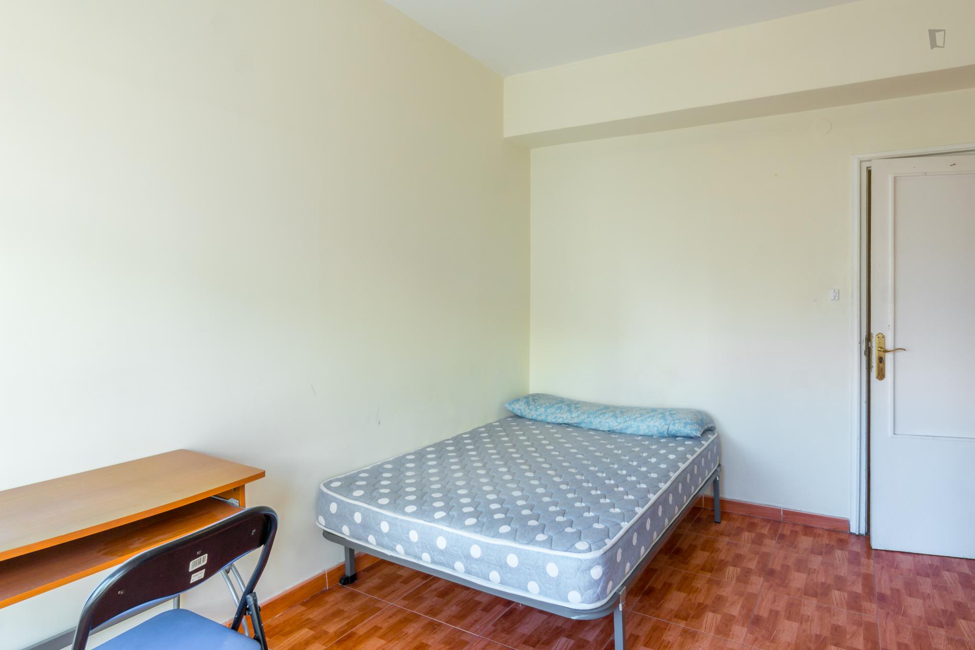 Bright double bedroom near Parc del Tossal