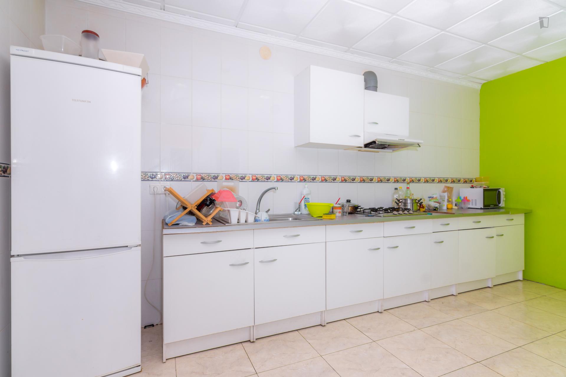 Bright double bedroom near Parc del Tossal