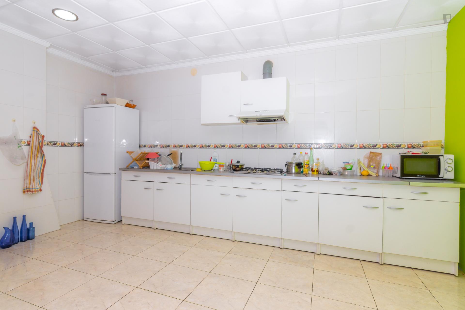 Bright double bedroom near Parc del Tossal