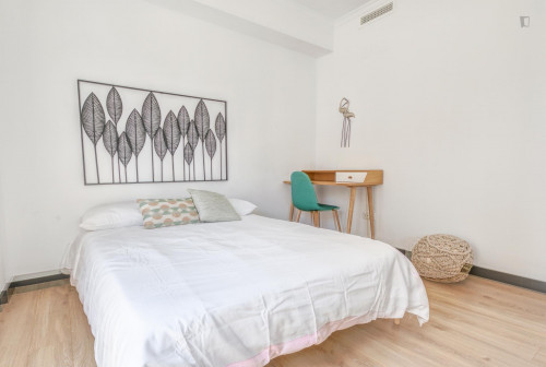 Modern double bedroom in a Luxury Apartment to Rent, Valencia, Spain - Gallery - 14