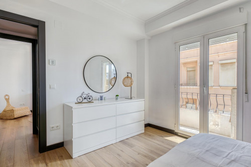 Modern double bedroom in a Luxury Apartment to Rent, Valencia, Spain - Gallery - 24