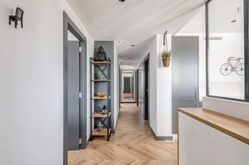 Modern double bedroom in a Luxury Apartment to Rent, Valencia, Spain