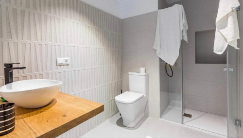Modern double bedroom in a Luxury Apartment to Rent, Valencia, Spain - Gallery - 17
