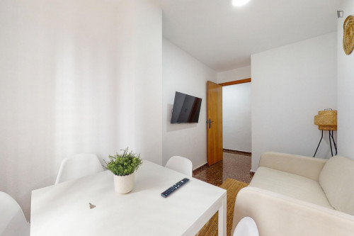 Attractive single ensuite bedroom in a property with balcony - Gallery - 12
