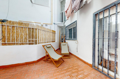 Attractive single ensuite bedroom in a property with balcony - Gallery - 5