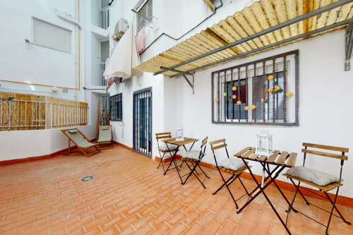 Attractive single ensuite bedroom in a property with balcony - Gallery - 8