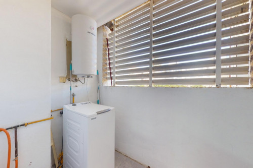 Attractive single ensuite bedroom in a property with balcony - Gallery - 7