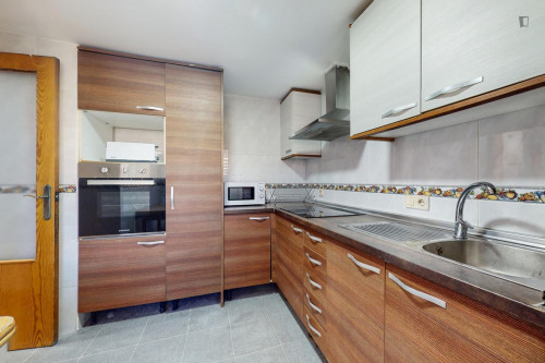 Attractive single ensuite bedroom in a property with balcony - Gallery - 13