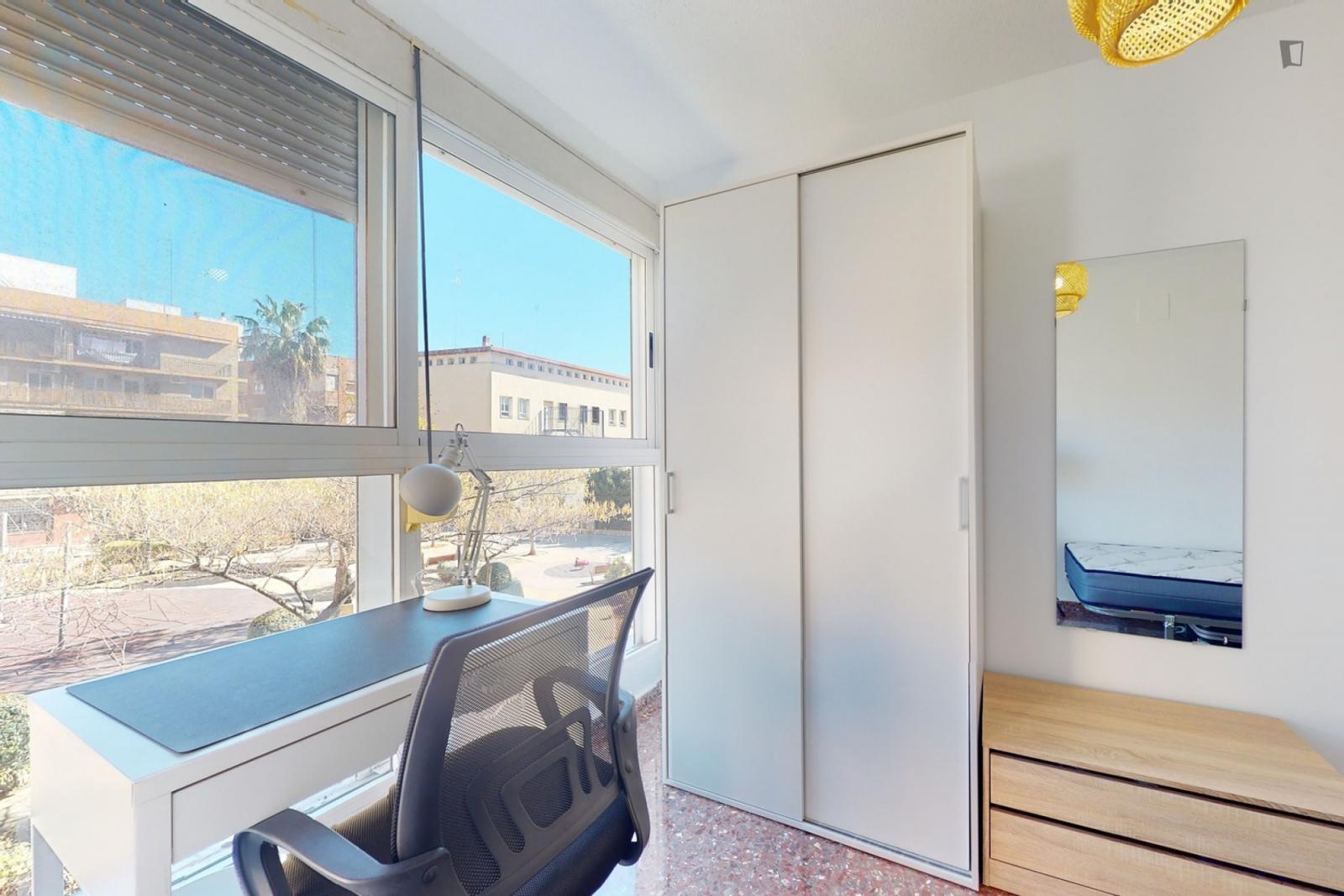 Attractive Single Ensuite Bedroom In A Property With Balcony - 1