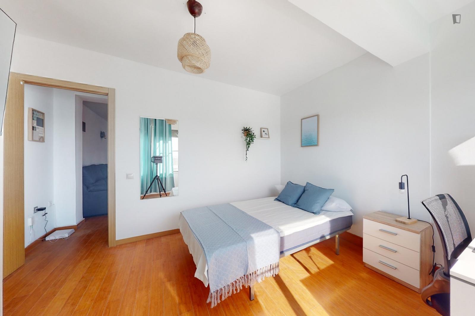Great Looking Single Bedroom - 1