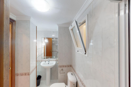 Attractive single bedroom