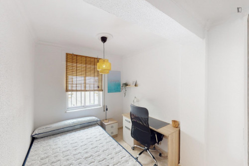 Attractive single bedroom