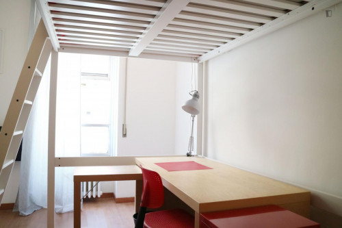 Large Cozy single bedroom with balcony and outside area