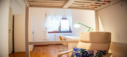 Large Cozy single bedroom in a property with balcony and outside area