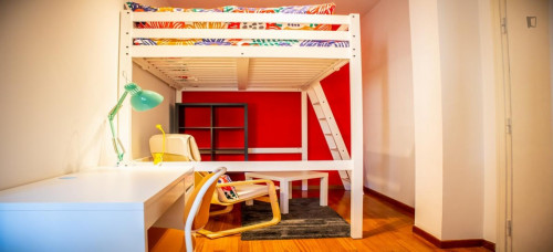 Large Cozy single bedroom in a property with balcony and outside area