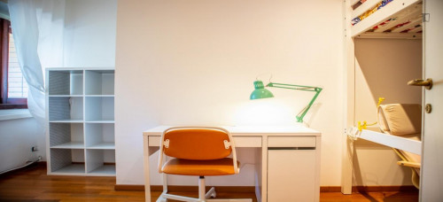 Large Cozy single bedroom in a property with balcony and outside area