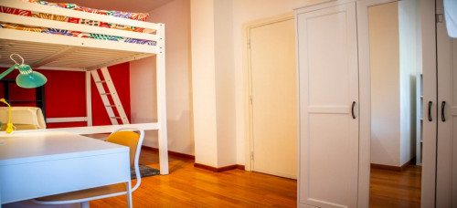 Large Cozy single bedroom in a property with balcony and outside area