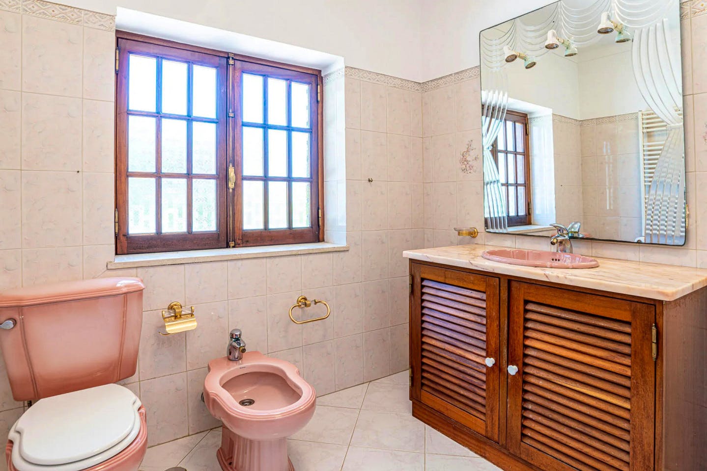  Master Ensuite  -  Vibrant Outstanding Complex w/ Pool  - Gallery -  14