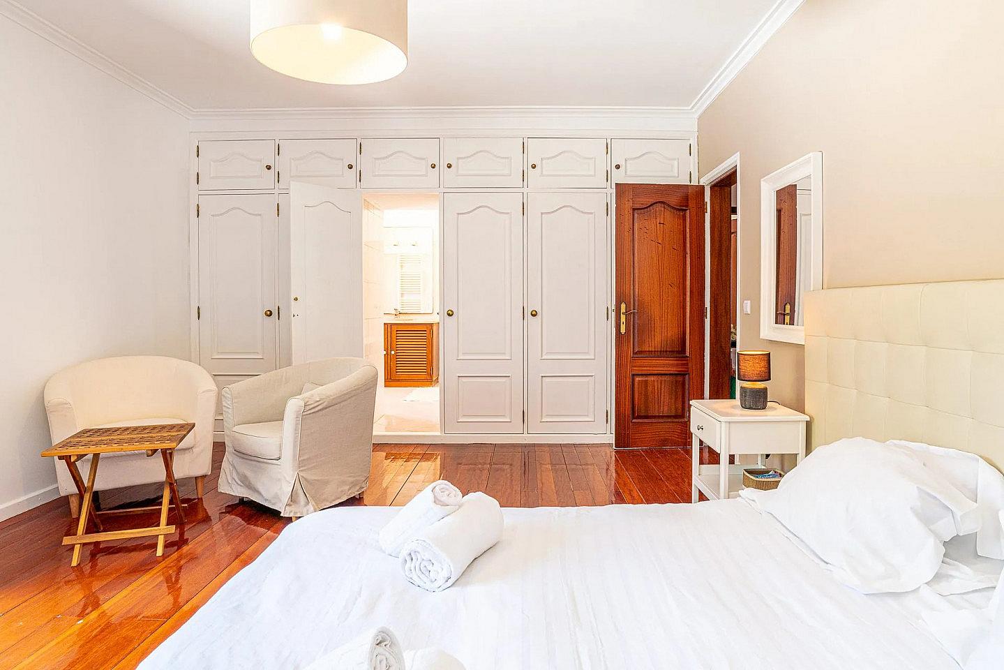  Master Ensuite  -  Vibrant Outstanding Complex w/ Pool  - Gallery -  8