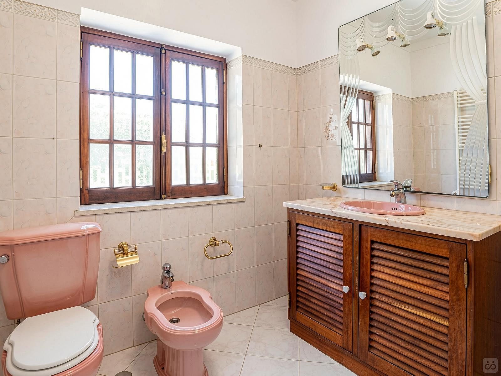 Master Ensuite  -  Vibrant Outstanding Complex w/ Pool  - Gallery -  24