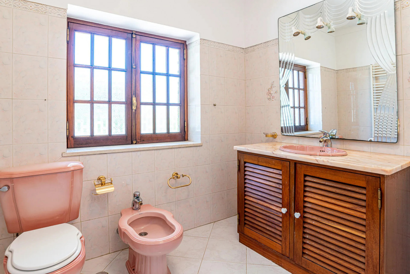  Master Ensuite  -  Vibrant Outstanding Complex w/ Pool  - Gallery -  9
