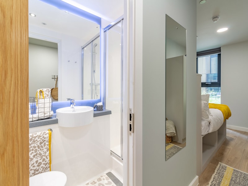  Bronze En Suite  -  The Refinery  - Gallery -  2