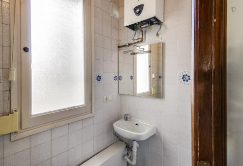 Spacious double bedroom in a student flat, in Ciutat Vella - Gallery - 5