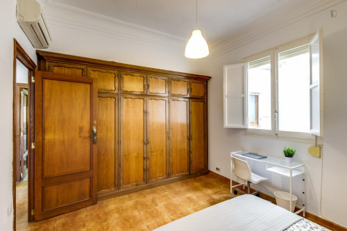 Spacious double bedroom in a student flat, in Ciutat Vella - Gallery - 18