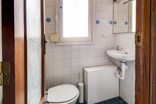 Spacious double bedroom in a student flat, in Ciutat Vella - Gallery - 4