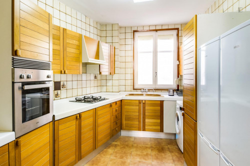 Spacious double bedroom in a student flat, in Ciutat Vella - Gallery - 12