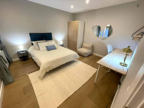 Large Appealing single bedroom