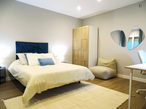 Large Appealing single bedroom