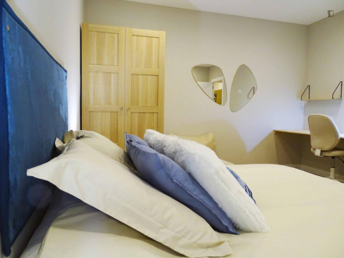 Large Appealing single bedroom