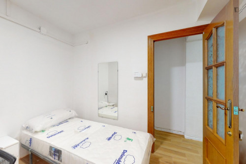 Cozy single bedroom - Gallery - 2