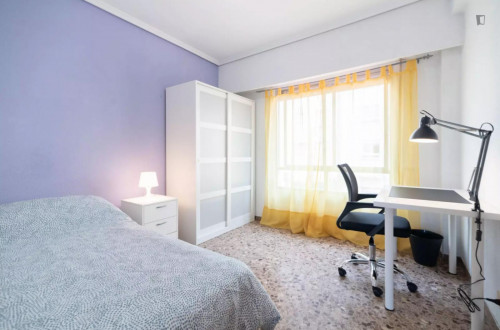 Attractive single bedroom in a property with balcony