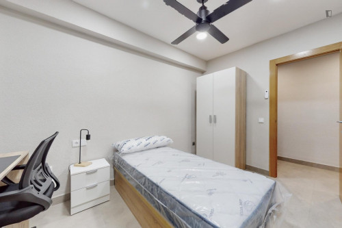 Appealing single bedroom