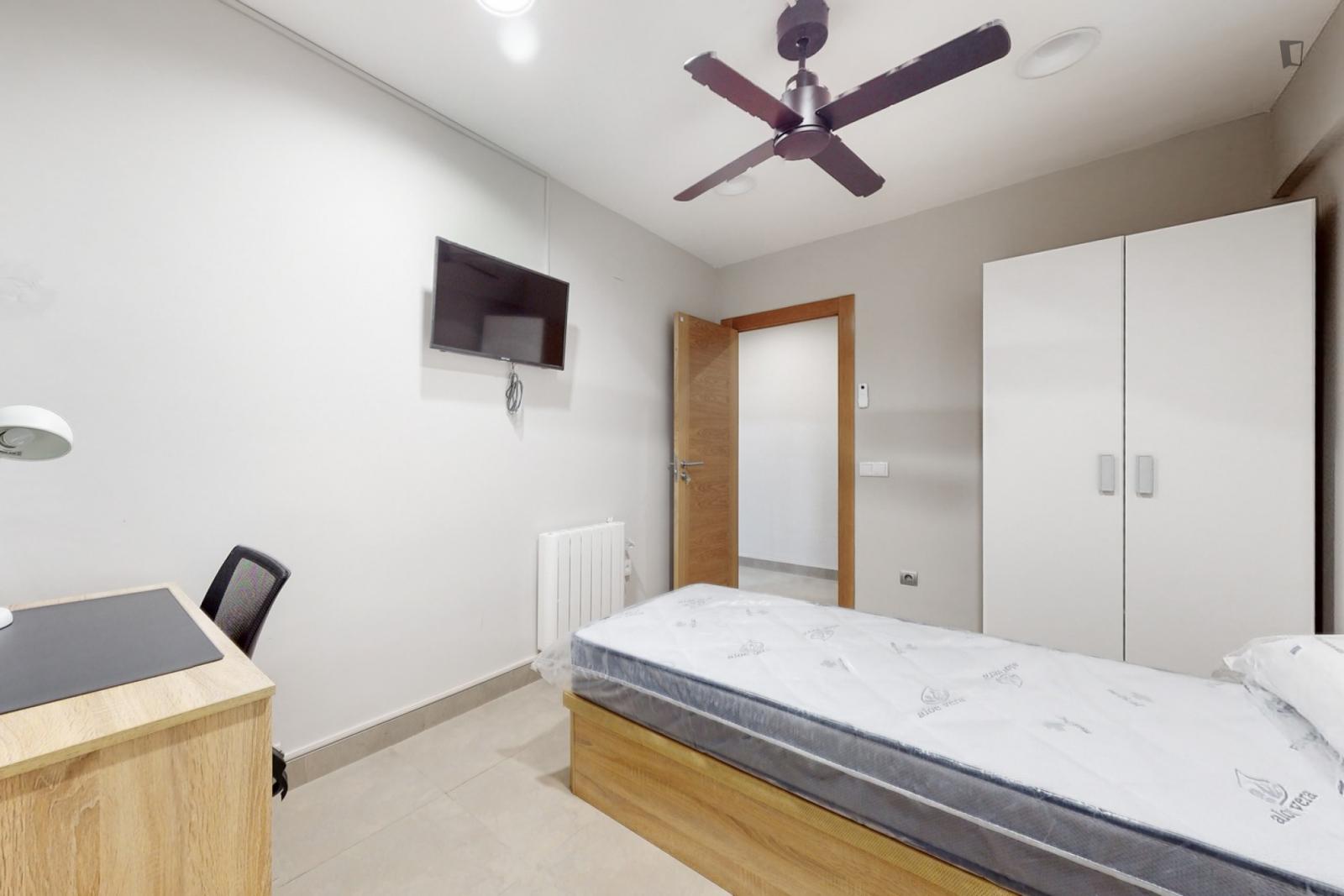 Great Looking Single Bedroom - 1