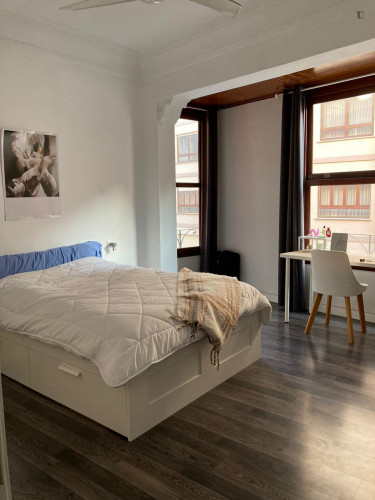 Appealing single bedroom