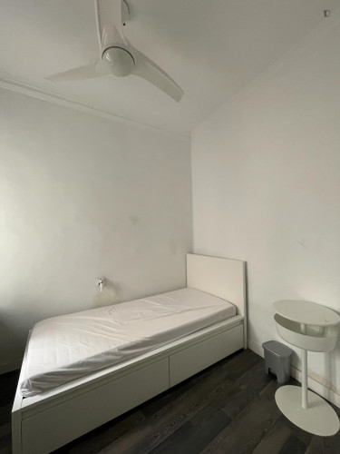 Cozy single bedroom