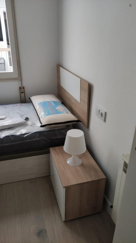 Attractive single bedroom in a property with balcony and outside area