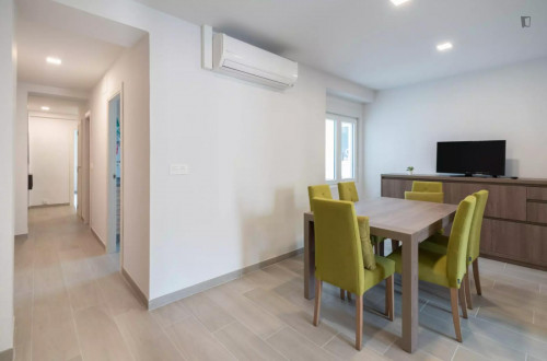 Attractive single bedroom
