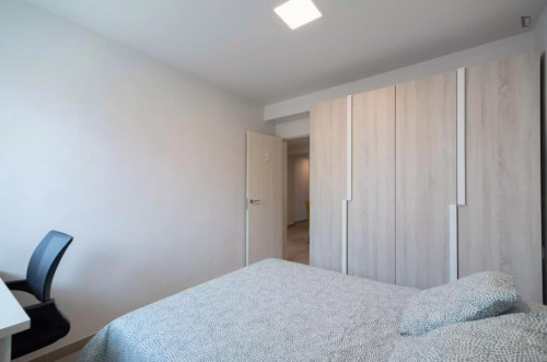Attractive single bedroom