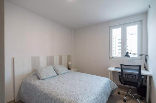 Attractive single bedroom