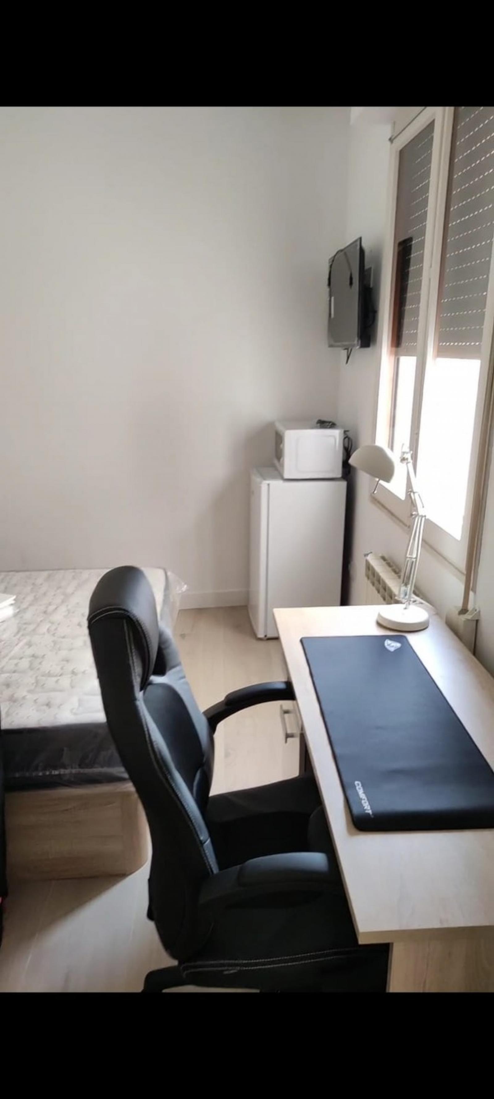 Attractive Single Bedroom In A Property With Balcony And Outside Area - 1