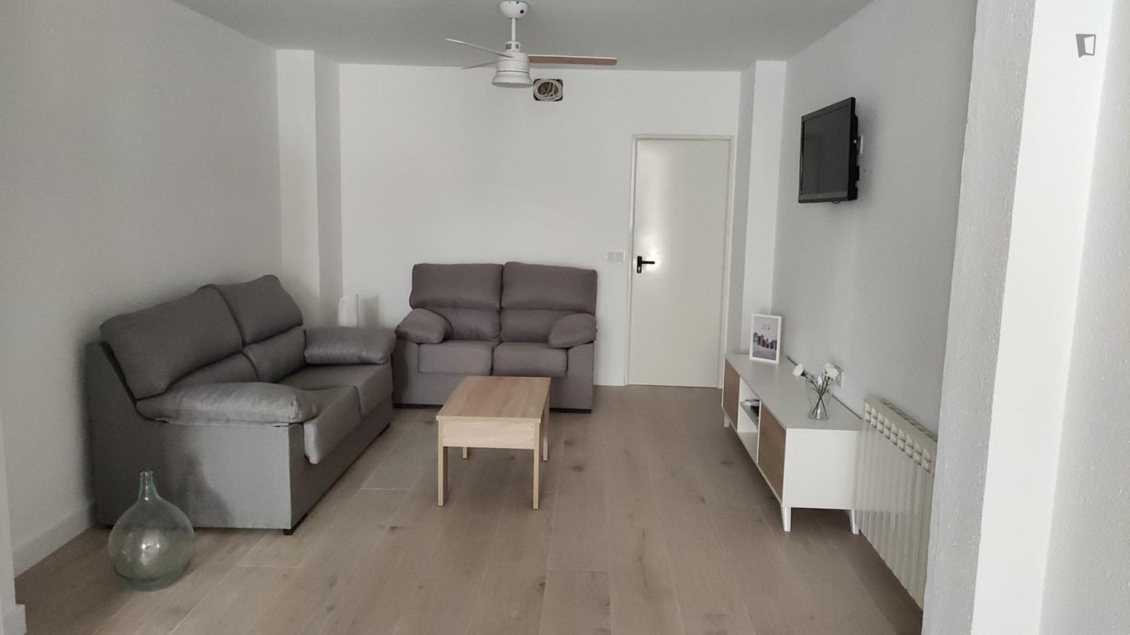 Cozy Single Bedroom In A Property With Balcony And Outside Area - 3