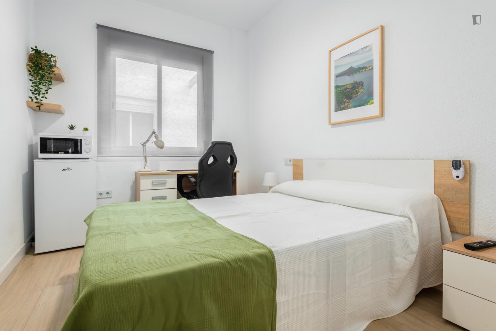 Cozy Single Bedroom In A Property With Balcony And Outside Area - 1