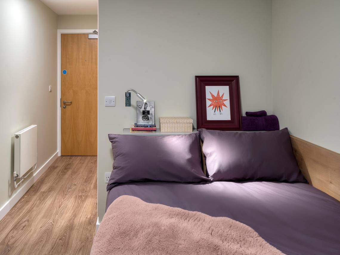  Classic En Suite  -  The Curve  - Gallery -  1