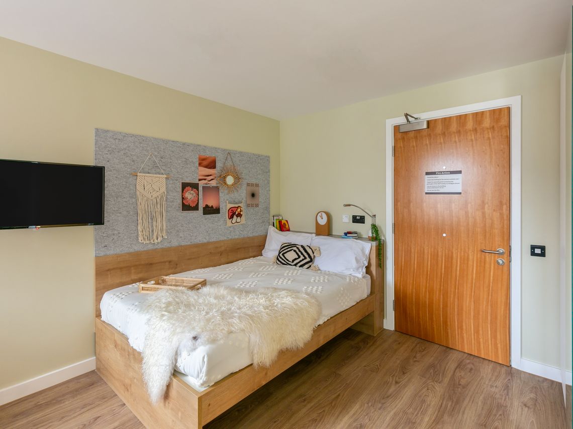 Extra Large Double Studio - The Refinery - Gallery - 1