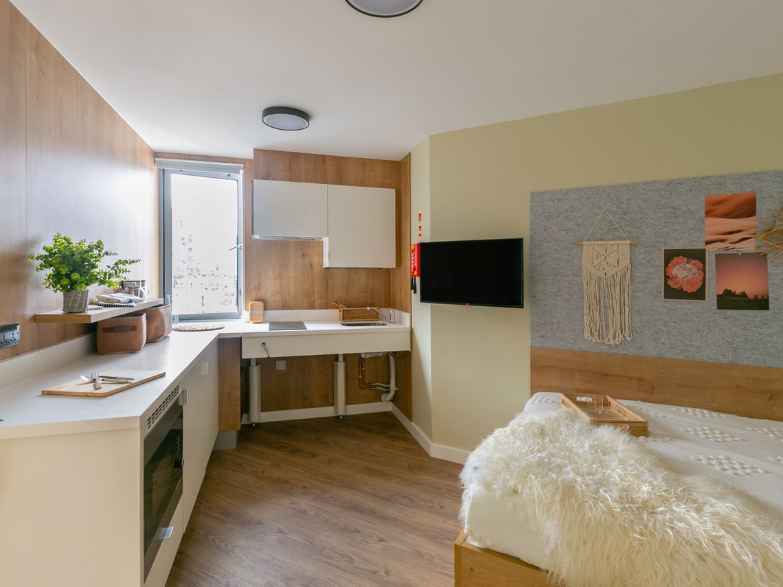 Extra Large Double Studio - The Refinery - Gallery - 3